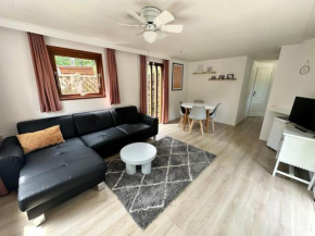 Houten chalet op 5 sterren park met Zwembad